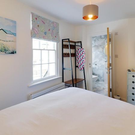 Master Accommodation Suite 5 Хейстингс Екстериор снимка